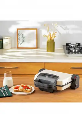 Emsan Bella Gusto Tost Makinesi 1800W Krem