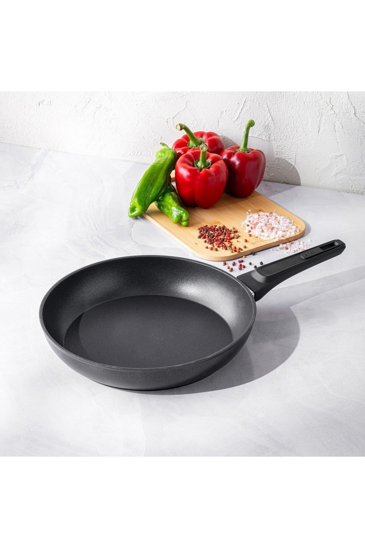 Emsan Diamente Exclusive 26cm Tava - Siyah